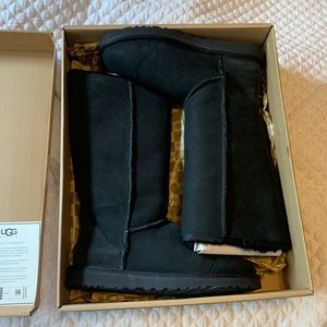 woman’s classic tall black uggs size 9